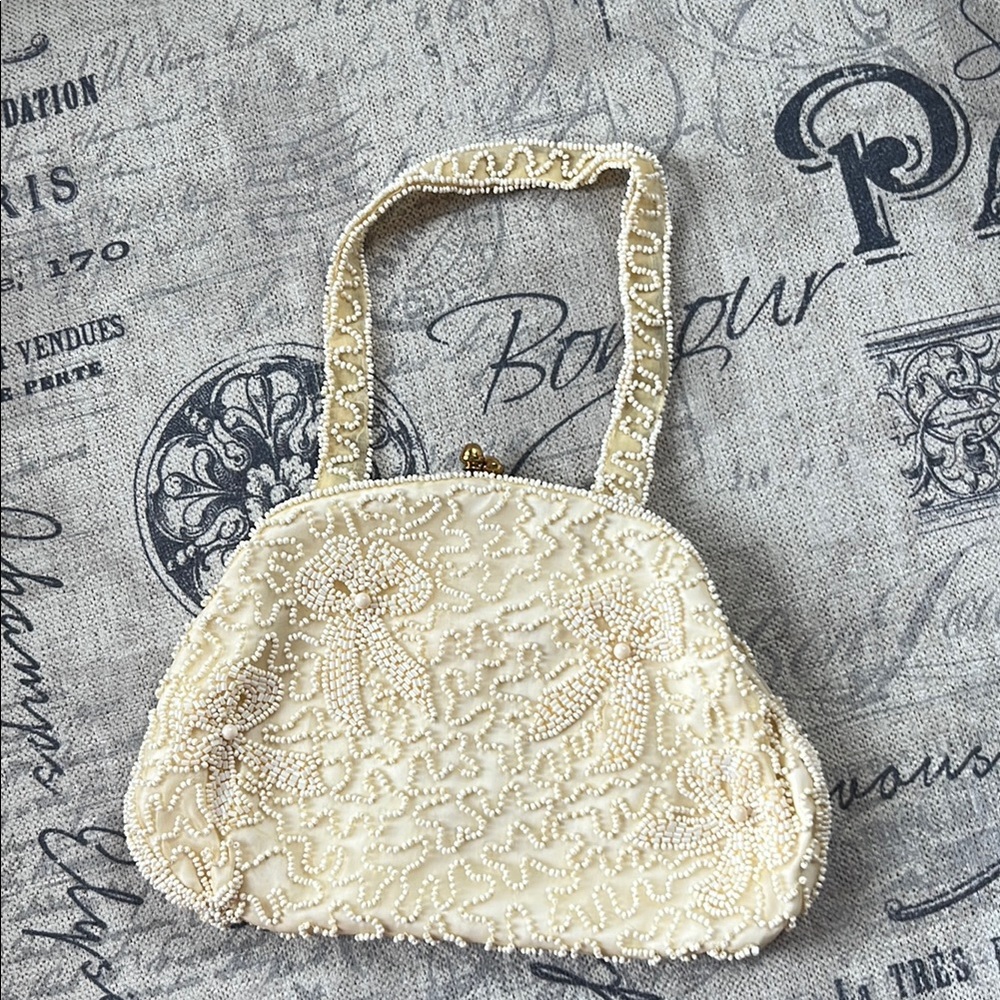 Elegant Cream Beaded vintage bow Women's Bag made by hand